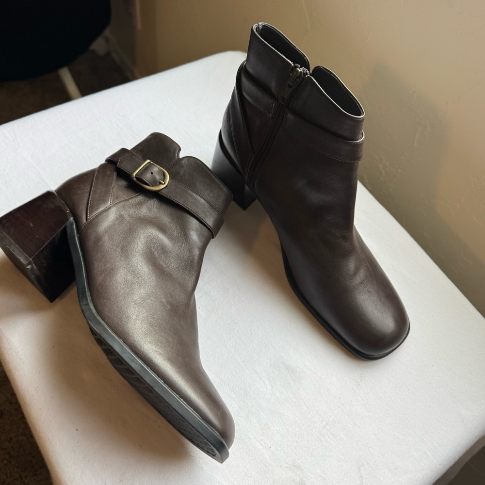 Aerosoles Brown Leather Ankle Boots with Almond Toe, Block Heel, Size 7.5